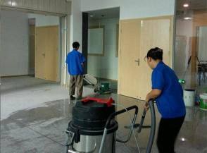 開(kāi)荒清潔/日常保潔/開(kāi)荒保潔提供樓宇開(kāi)荒保潔、商場(chǎng)開(kāi)荒保潔等服務(wù)