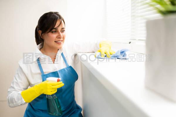 專(zhuān)業(yè)的房屋清潔服務(wù)。